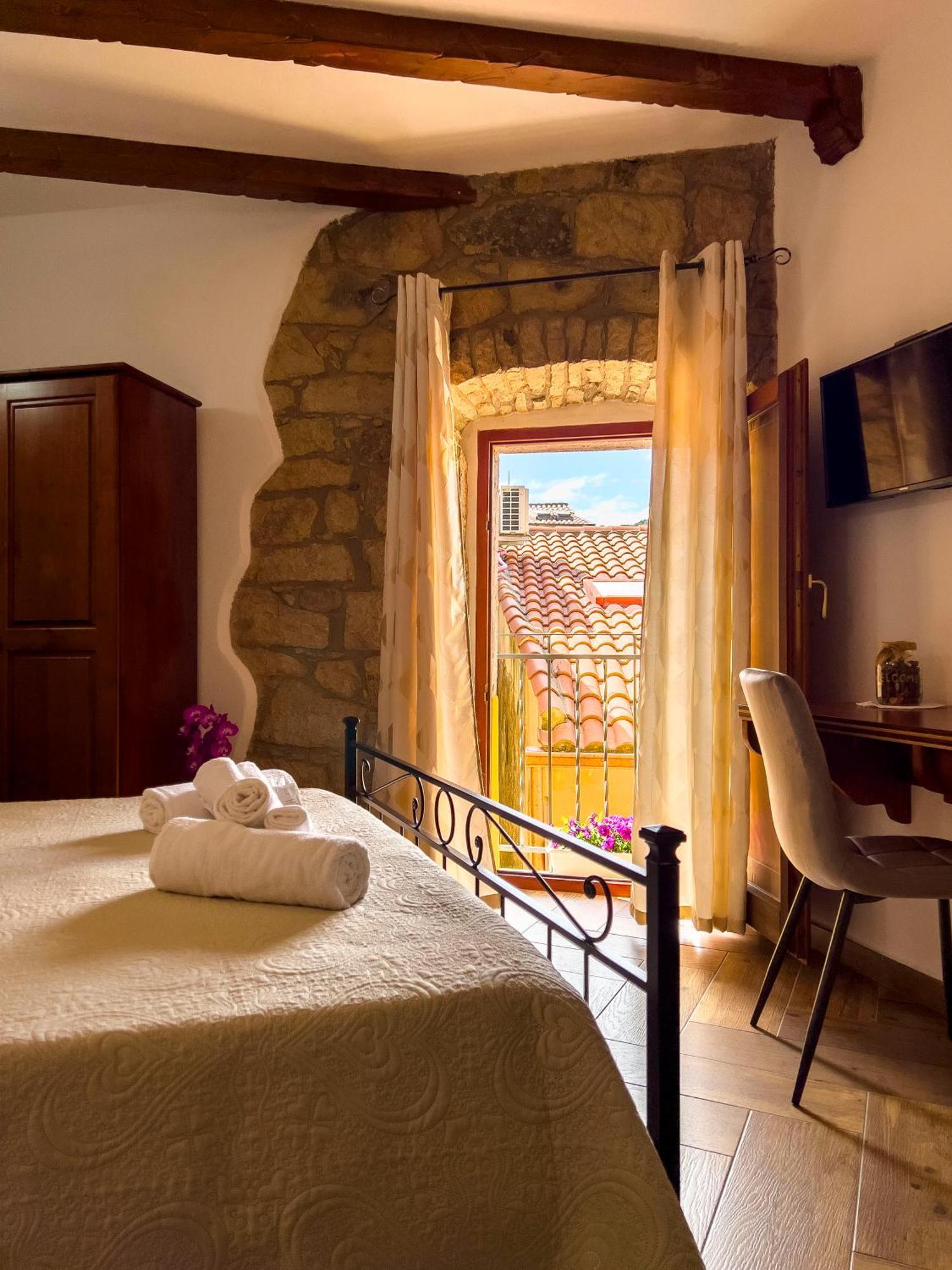 La Torre Del Pozzo Guest House Bosa Exterior foto